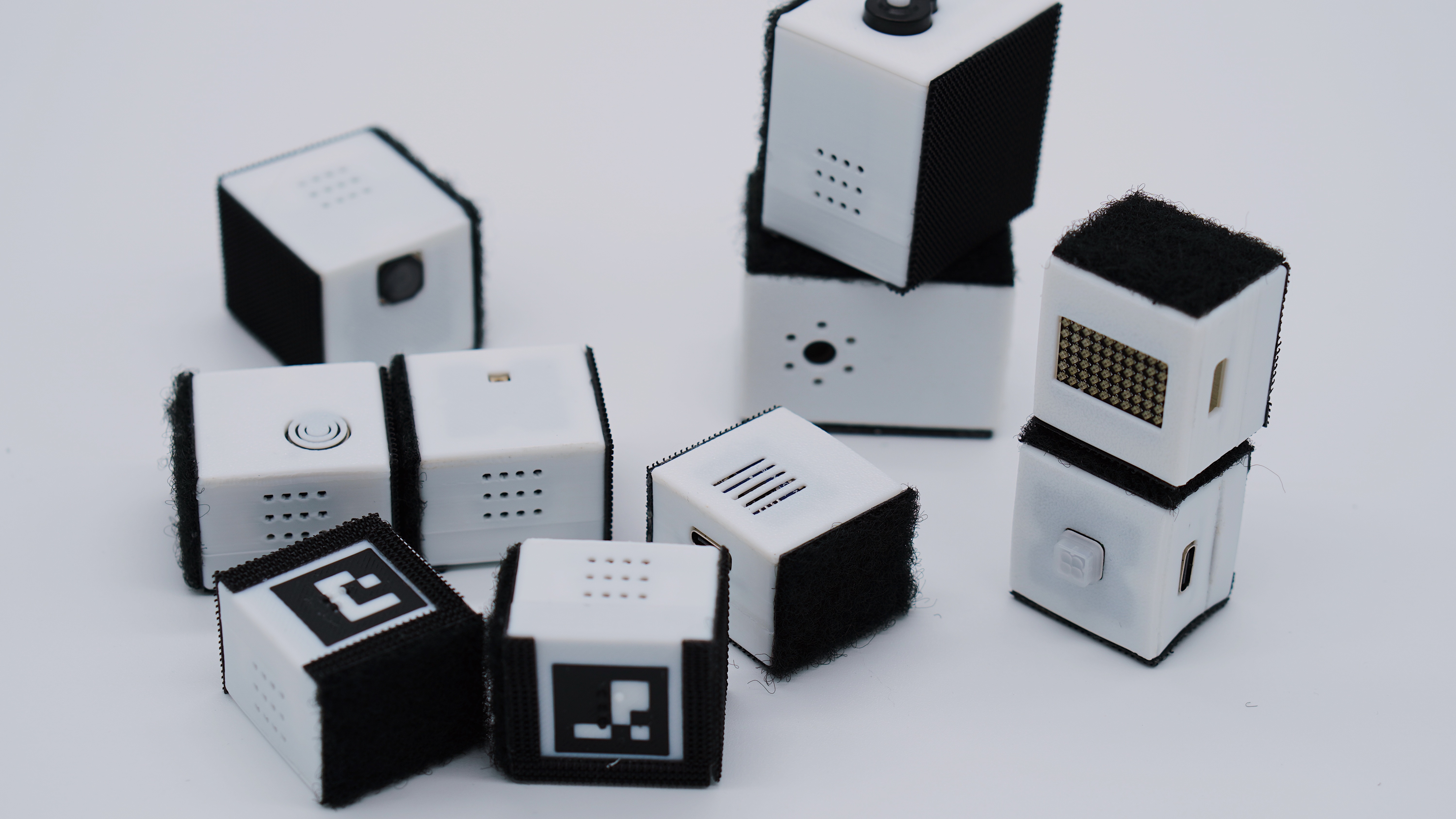 Not Seeing the Whole Picture: Challenges and Opportunities in Using AI for Co-Making Physical, DIY-AT for People with Visual Impairments